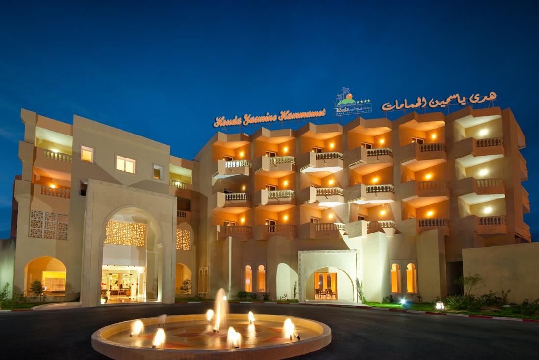Houda Yasmine Marina & 4*